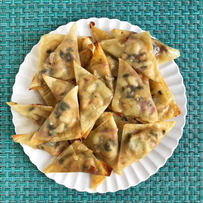 Enjoy the flavors Philly chicken cheesesteaks loaded with veggies in wonton wrappers - the perfect appetizers for football game day! Recipe at Teaspoonofspice.com